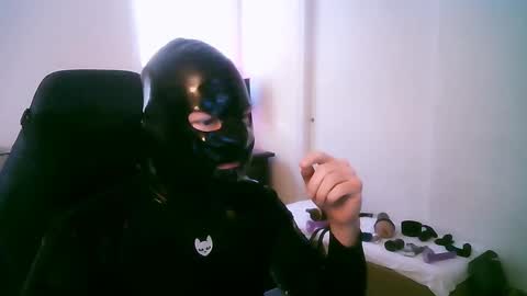 latexminheadroom online show from 03/09/25, 08:42