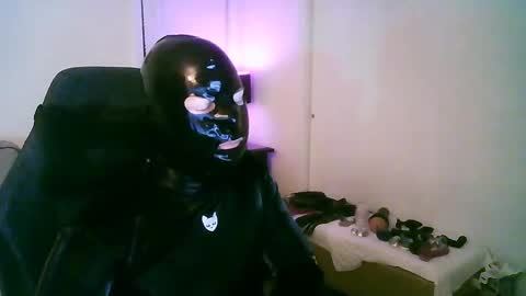 latexminheadroom online show from 10/15/25, 02:22