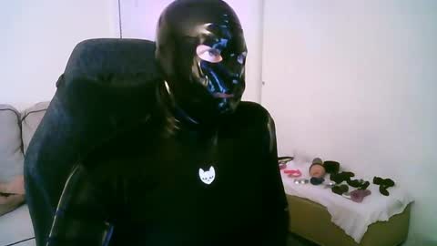 Snapshot of latexminheadroom chatting on 05/15/26, 11:12 latexminheadroom online show from 05/15/26, 11:12