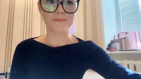 Snapshot of latiapetosa chatting on 06/17/26, 02:18 Mia online show from 06/17/26, 02:18