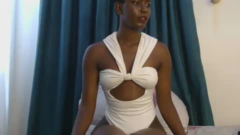 latiffaah_xx online show from 01/11/26, 11:48