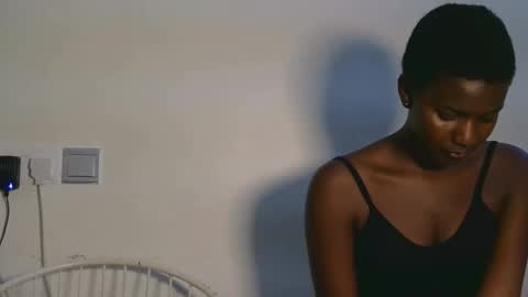 latiffaah_xx online show from 02/04/26, 11:49