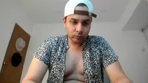 Snapshot of latin_boy_surprise chatting on 07/12/26, 01:07 Yisus online show from 07/12/26, 01:07