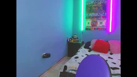 latin_boysxxx_ online show from 10/12/25, 02:43