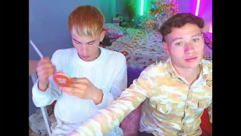 latin_boysxxx_ online show from 12/17/25, 04:02