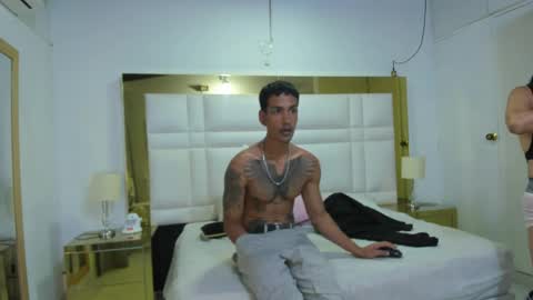 Snapshot of latin_couple20y chatting on 04/26/26, 03:26 Johana y Santiago online show from 04/26/26, 03:26