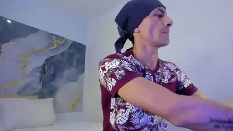 crissex  online show from 10/27/25, 12:20