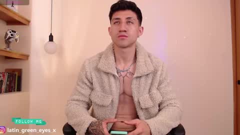 Snapshot of latin_green_eyes_ chatting on 03/10/25, 01:10 latin_green_eyes_ online show from 03/10/25, 01:10