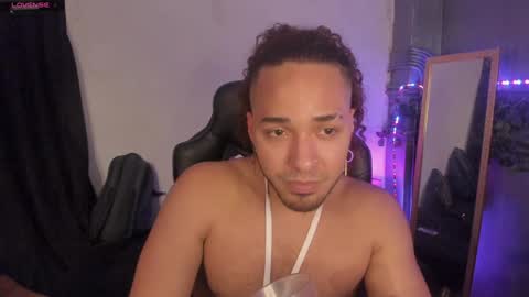 Snapshot of latin_luxury_i chatting on 01/22/25, 04:55  Free OF online show from 01/22/25, 04:55