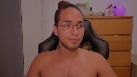 Snapshot of latin_luxury_i chatting on 09/17/25, 05:14  Free OF online show from 09/17/25, 05:14