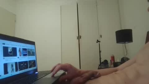 Snapshot of latin_pap chatting on 10/27/25, 12:15 latin_pap online show from 10/27/25, 12:15