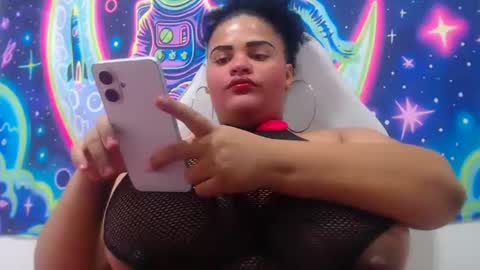 Snapshot of latina_bigboos12 chatting on 07/19/26, 12:25 latina_bigboos12 online show from 07/19/26, 12:25