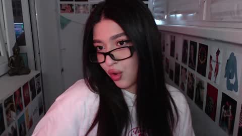 Snapshot of latina_mia chatting on 01/12/25, 08:25 miiiiiiaaaa online show from 01/12/25, 08:25