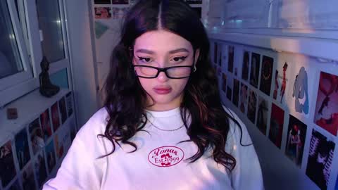 Snapshot of latina_mia chatting on 01/18/25, 01:29 miiiiiiaaaa online show from 01/18/25, 01:29