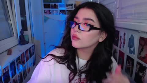 Snapshot of latina_mia chatting on 02/01/25, 08:50 miiiiiiaaaa online show from 02/01/25, 08:50