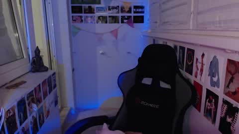 Snapshot of latina_mia chatting on 02/06/25, 04:14 miiiiiiaaaa online show from 02/06/25, 04:14