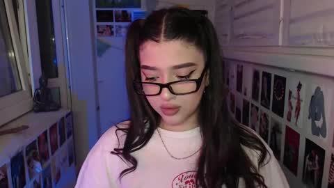 Snapshot of latina_mia chatting on 02/09/25, 12:06 miiiiiiaaaa online show from 02/09/25, 12:06