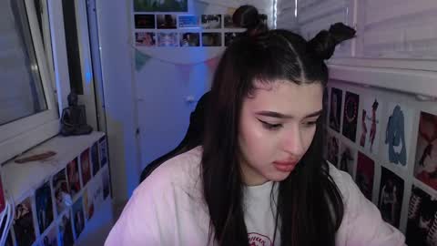 Snapshot of latina_mia chatting on 02/09/25, 06:11 miiiiiiaaaa online show from 02/09/25, 06:11