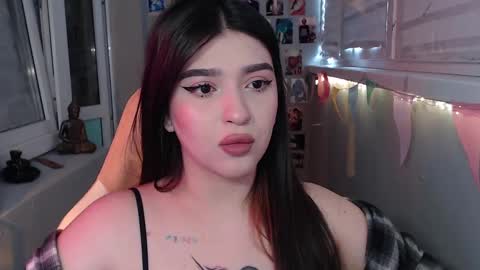 Snapshot of latina_mia chatting on 02/19/25, 11:38 miiiiiiaaaa online show from 02/19/25, 11:38