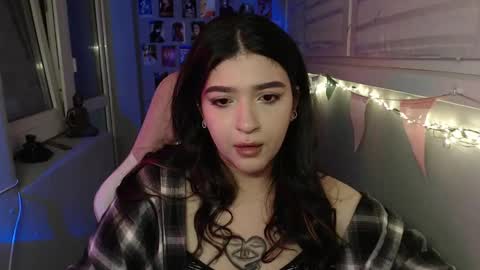 Snapshot of latina_mia chatting on 02/25/25, 03:42 miiiiiiaaaa online show from 02/25/25, 03:42