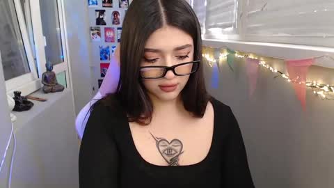 Snapshot of latina_mia chatting on 03/06/25, 12:19 miiiiiiaaaa online show from 03/06/25, 12:19