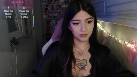 Snapshot of latina_mia chatting on 09/15/25, 11:05 miiiiiiaaaa online show from 09/15/25, 11:05