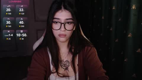 Snapshot of latina_mia chatting on 03/18/26, 02:26 miiiiiiaaaa online show from 03/18/26, 02:26