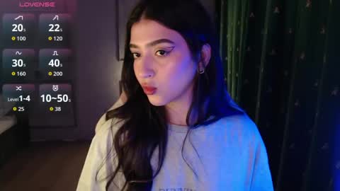 Snapshot of latina_mia chatting on 04/19/26, 05:45 miiiiiiaaaa online show from 04/19/26, 05:45