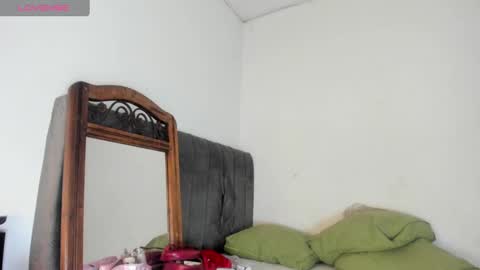 angelina  online show from 09/17/25, 01:35