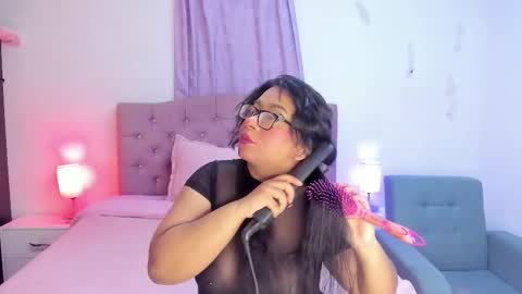 Snapshot of latinabombsheell chatting on 01/07/26, 04:15 Martina online show from 01/07/26, 04:15