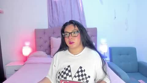 Snapshot of latinabombsheell chatting on 01/08/26, 03:25 Martina online show from 01/08/26, 03:25