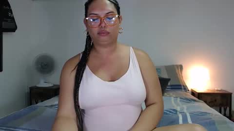 Snapshot of latinaflower_ts chatting on 11/18/25, 08:57 FLOR SALVAJE online show from 11/18/25, 08:57