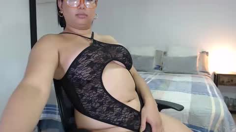 Snapshot of latinaflower_ts chatting on 11/30/25, 06:23 FLOR SALVAJE online show from 11/30/25, 06:23