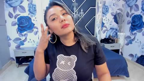 Snapshot of latinaholequeen chatting on 09/17/25, 02:41 EMMA   online show from 09/17/25, 02:41