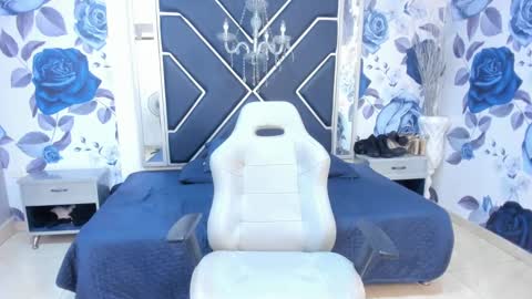 Snapshot of latinaholequeen chatting on 09/22/25, 02:30 EMMA   online show from 09/22/25, 02:30