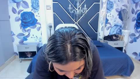 Snapshot of latinaholequeen chatting on 09/24/25, 03:04 EMMA   online show from 09/24/25, 03:04