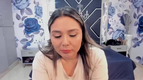 Snapshot of latinaholequeen chatting on 10/06/25, 03:09 EMMA   online show from 10/06/25, 03:09