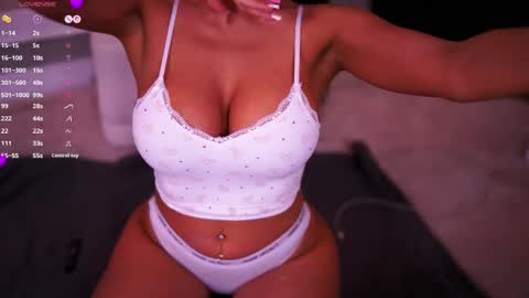 Snapshot of latinaloco chatting on 04/23/26, 06:21 Latina online show from 04/23/26, 06:21