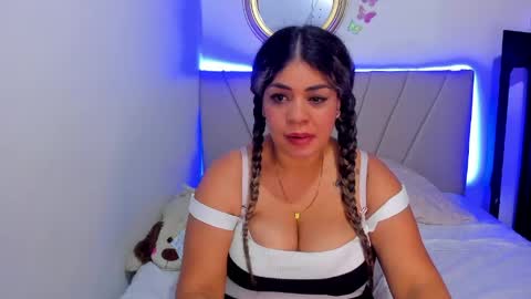 latinamav22 online show from 04/30/26, 10:14