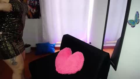 Snapshot of latinasexy_001 chatting on 10/22/25, 07:46 LORENA online show from 10/22/25, 07:46