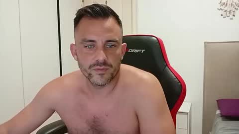 Snapshot of latinboyblue chatting on 09/17/25, 09:38 LatinBlueBoy online show from 09/17/25, 09:38