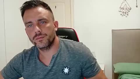 Snapshot of latinboyblue chatting on 09/21/25, 07:04 LatinBlueBoy online show from 09/21/25, 07:04