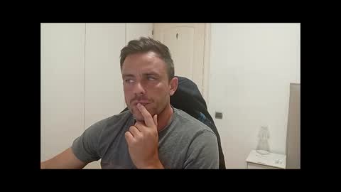 Snapshot of latinboyblue chatting on 10/14/25, 09:04 LatinBlueBoy online show from 10/14/25, 09:04