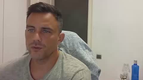 Snapshot of latinboyblue chatting on 10/19/25, 04:07 LatinBlueBoy online show from 10/19/25, 04:07