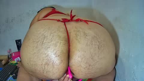 Snapshot of latincurvy1992 chatting on 09/15/25, 06:41 latincurvy1992 online show from 09/15/25, 06:41