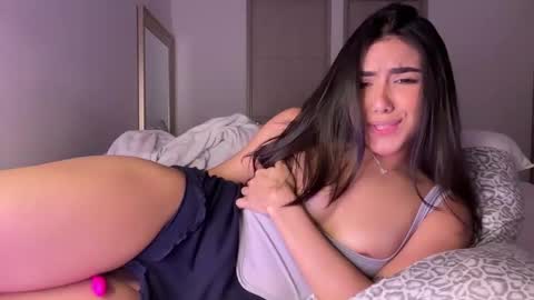 Snapshot of latinella chatting on 02/21/25, 02:06 Hi - online show from 02/21/25, 02:06