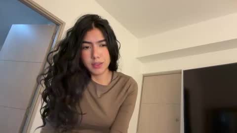 Snapshot of latinella chatting on 12/01/25, 06:40 Hi - online show from 12/01/25, 06:40