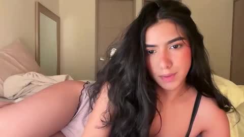 Snapshot of latinella chatting on 12/04/25, 04:33 Hi - online show from 12/04/25, 04:33