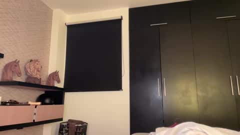 Snapshot of latinella chatting on 12/18/25, 02:50 Hi - online show from 12/18/25, 02:50