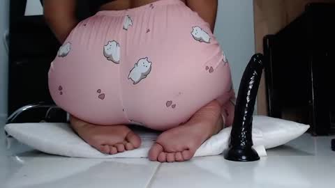 Snapshot of latinfeetqos chatting on 01/14/25, 05:08 Martina April online show from 01/14/25, 05:08